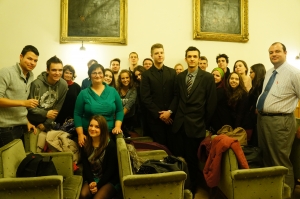 Jéri Lilla tanítványai körében az ünnepség végén